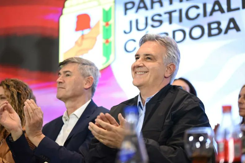 #Elecciones 🗳️ 26 DE OCTUBRE

👥 Llaryora y Passerini activan los centros vecinales en la campaña de Provincias Unidas

🔗 letrap.com.ar/c5418829
✍️ <a href="/luisezegarra/">Luis Ernesto Zegarra</a>