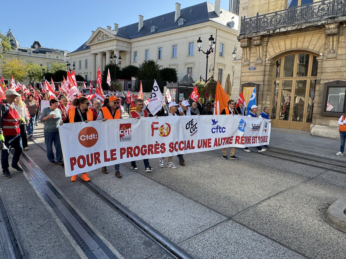fymboucher's tweet photo. Belle manifestation à Reims! https://t.co/B4DGvFT4fl