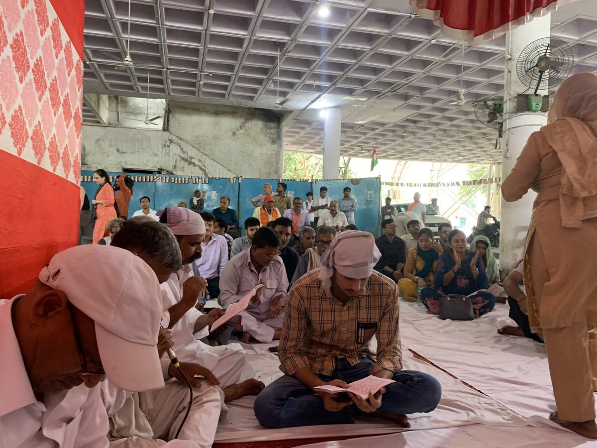 शहीद भगत सिंह सेवा दल अध्यक्ष श्री जय भगवान गोयल जी 🚩कार्यक्रम स्थल:-  आईएसबीटी कश्मीरी गेट दिल्ली में 🚩पावन सुंदर कांड के बाद 🚩निःशुल्क सुंदर कांड सेवा समिति ने 🚩 रामदरवार  🚩को सप्रेम भेंट किया 🚩सुंदर कांड करवाने के लिए संपर्क सूत्र:-8447777233