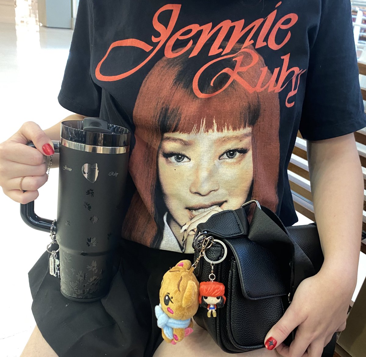 alljenruby's tweet image. Just a Jennie girl 🖤🌹