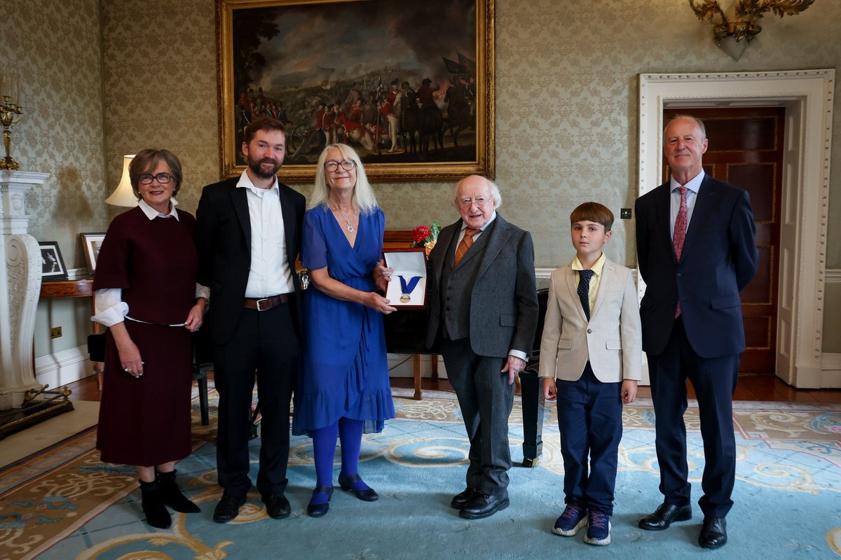 LaureateFiction's tweet image. President of Ireland / Uachtarán na hÉireann Michael D. Higgins, this afternoon presented Éilís Ní Dhuibhne with the Laureate for Irish Fiction medal to mark her appointment as the fourth Laureate.
During her three year term from 2025 – 2028 she will deliver an annual public…
