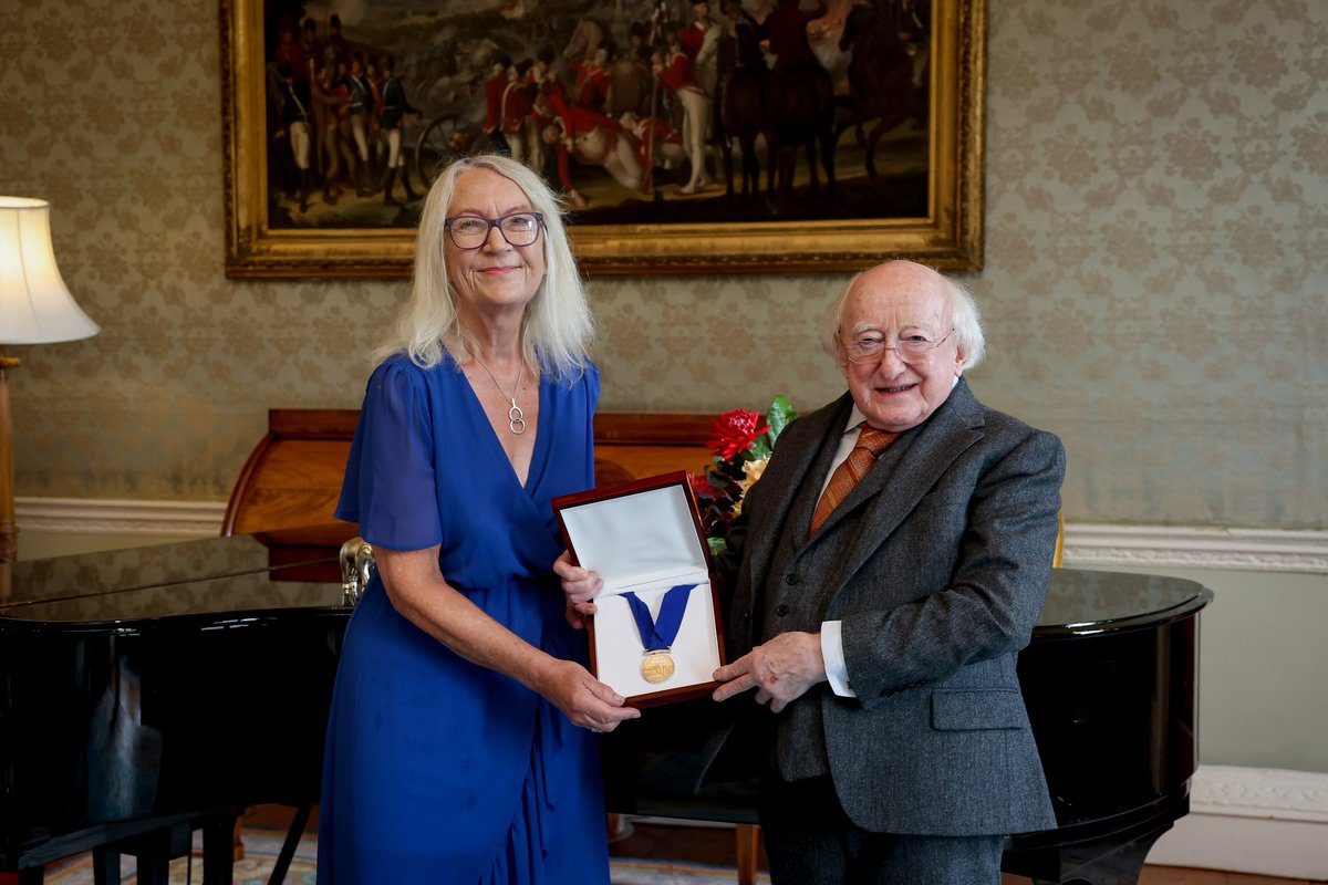 LaureateFiction's tweet image. President of Ireland / Uachtarán na hÉireann Michael D. Higgins, this afternoon presented Éilís Ní Dhuibhne with the Laureate for Irish Fiction medal to mark her appointment as the fourth Laureate.
During her three year term from 2025 – 2028 she will deliver an annual public…