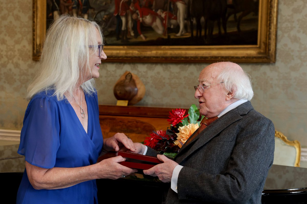 LaureateFiction's tweet image. President of Ireland / Uachtarán na hÉireann Michael D. Higgins, this afternoon presented Éilís Ní Dhuibhne with the Laureate for Irish Fiction medal to mark her appointment as the fourth Laureate.
During her three year term from 2025 – 2028 she will deliver an annual public…