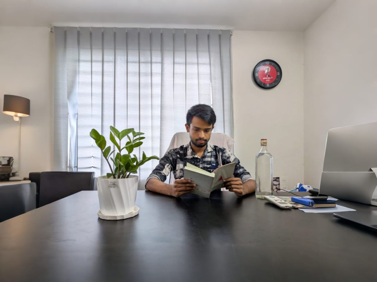 তুমি আসবে না জেনেও হৃদয়ে তোমার জন্য এক চিরস্থায়ী জায়গা সংরক্ষিত.!