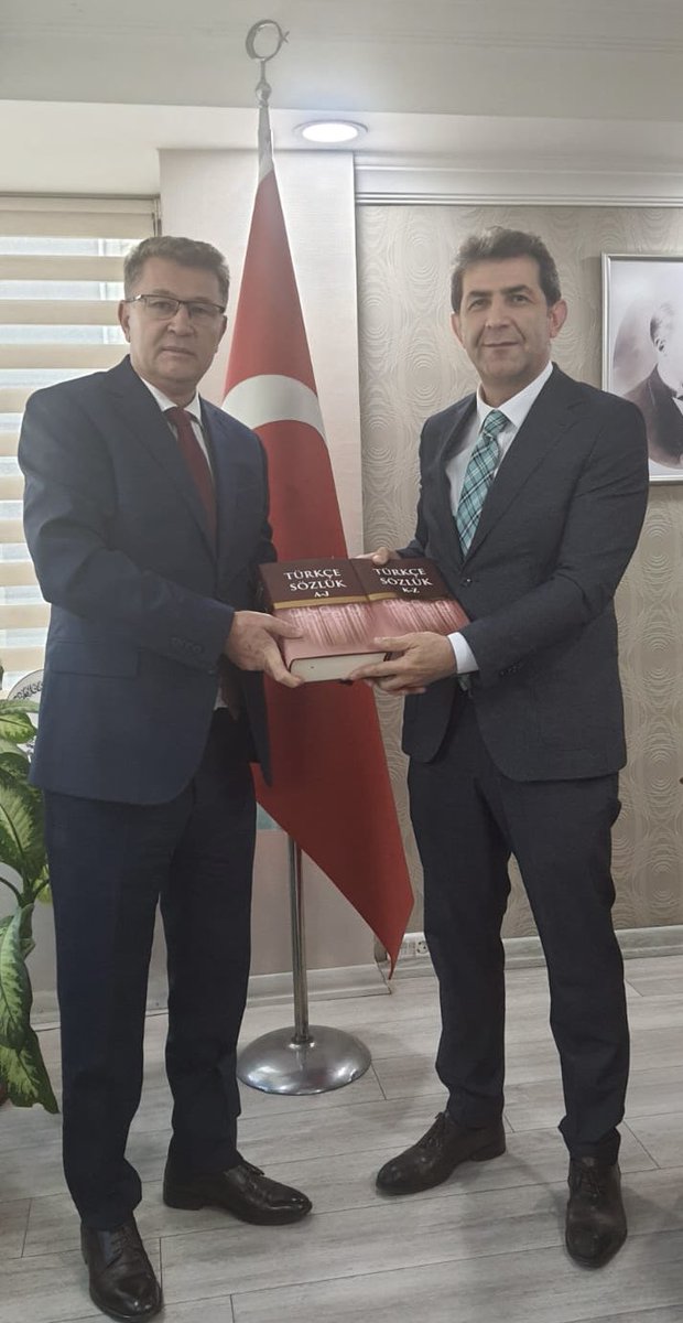 Türk Dil Kurumu (@tdk_govtr) on Twitter photo 📌Türk Dil Kurumu Başkanı Prof. Dr. Osman MERT, 18 Eylül 2025 tarihinde Millî Eğitim Akademisi Başkanı Prof. Dr. Ali Fuat ARICI’yı  makamında ziyaret etti.
Ziyarette, Türk Dil Kurumu Başkan Yardımcısı Doç. Dr. Harun ŞAHİN ve Türkiye Ulusal Ajansı Yetişkin Eğitimi Koordinatörü 📌Türk Dil Kurumu Başkanı Prof. Dr. Osman MERT, 18 Eylül 2025 tarihinde Millî Eğitim Akademisi Başkanı Prof. Dr. Ali Fuat ARICI’yı  makamında ziyaret etti.
Ziyarette, Türk Dil Kurumu Başkan Yardımcısı Doç. Dr. Harun ŞAHİN ve Türkiye Ulusal Ajansı Yetişkin Eğitimi Koordinatörü