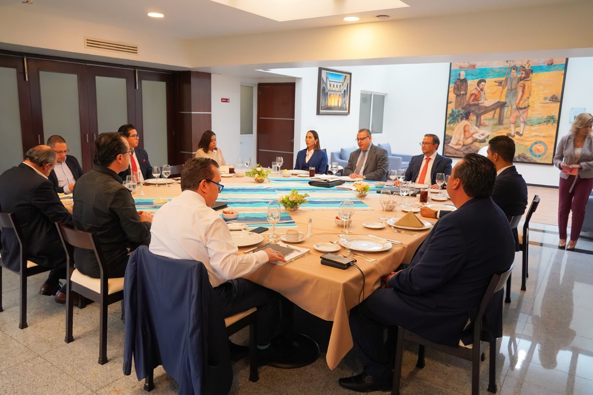 notariadomex's tweet image. El @notariadomex implementó un grupo de trabajo para analizar la reforma de la #LFPIORPI, criterios de actuación, propuestas de reglas y atender la visita de #GAFI a México.

Este grupo está conformado por notarias y notarios, el presidente del CNNM, Not. Ricardo Vargas Navarro;…