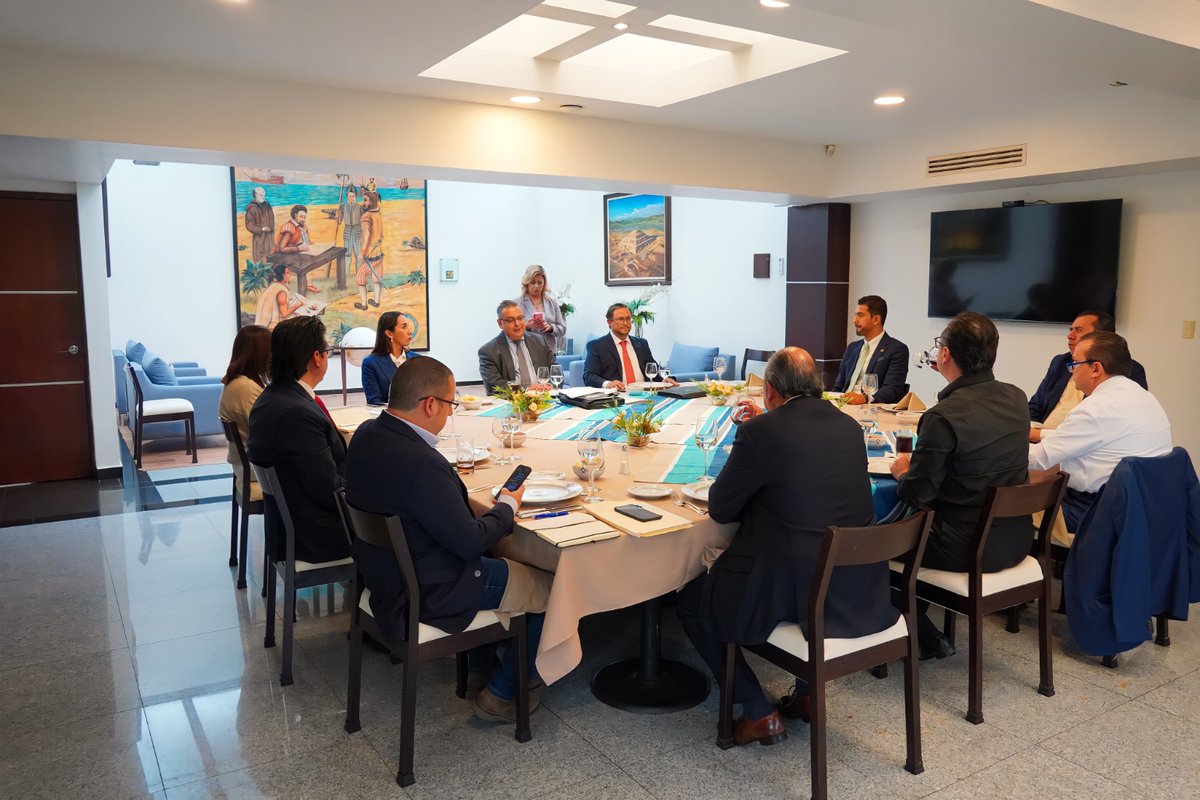 notariadomex's tweet image. El @notariadomex implementó un grupo de trabajo para analizar la reforma de la #LFPIORPI, criterios de actuación, propuestas de reglas y atender la visita de #GAFI a México.

Este grupo está conformado por notarias y notarios, el presidente del CNNM, Not. Ricardo Vargas Navarro;…