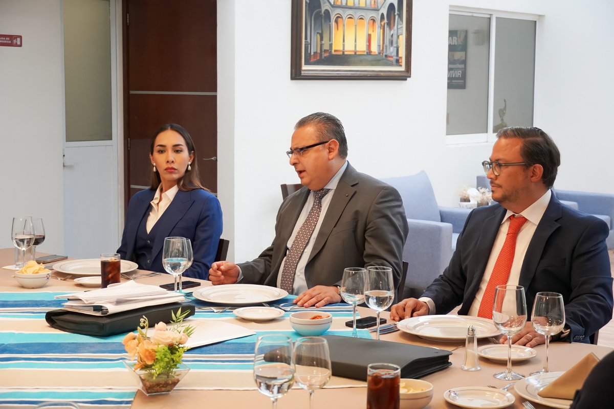 notariadomex's tweet image. El @notariadomex implementó un grupo de trabajo para analizar la reforma de la #LFPIORPI, criterios de actuación, propuestas de reglas y atender la visita de #GAFI a México.

Este grupo está conformado por notarias y notarios, el presidente del CNNM, Not. Ricardo Vargas Navarro;…