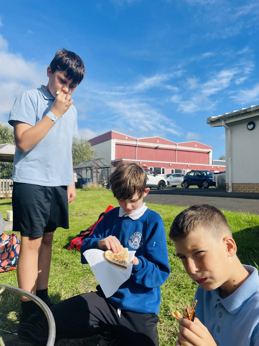 AddiewellPS's tweet image. Our Skills Groups have been busy this week! One group enjoyed showing us some of their favourite spots (and their climbing skills!) and the other cooked up a storm at the fire pit! 🍕