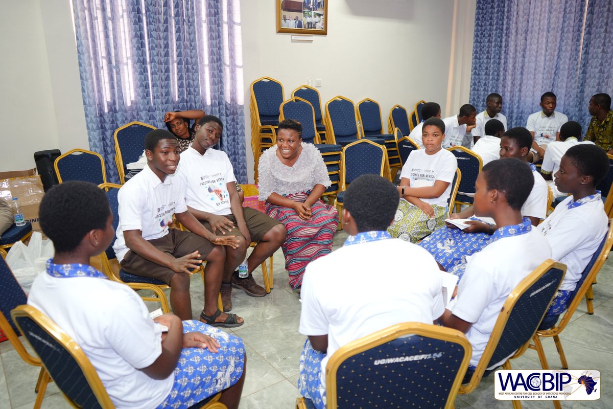 WACCBIP_UG's tweet photo. We're wrapping up the WACCBIP/GIZ Open Science Day with small-group mentoring sessions led by WACCBIP postdoctoral researchers.
Students are asking questions and getting insights into careers in science and research.
#WACCBIP #GIZ #OpenScienceDay #Mentorship #STEMGhana #FutureScientists