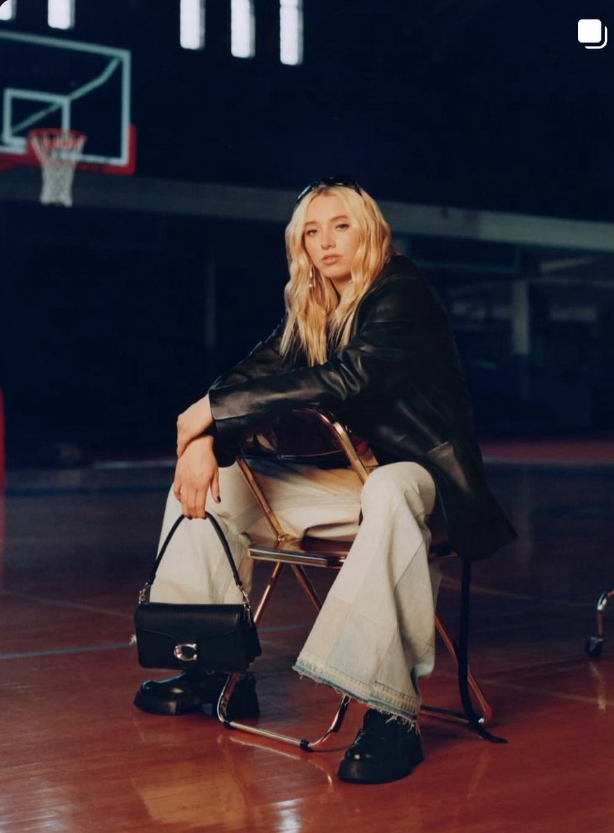 I had a dream last night that I was dating Paige Beuckers. 😮‍💨😮‍💨😮‍💨😮‍💨 but like she is gorrrrrgeous!!!