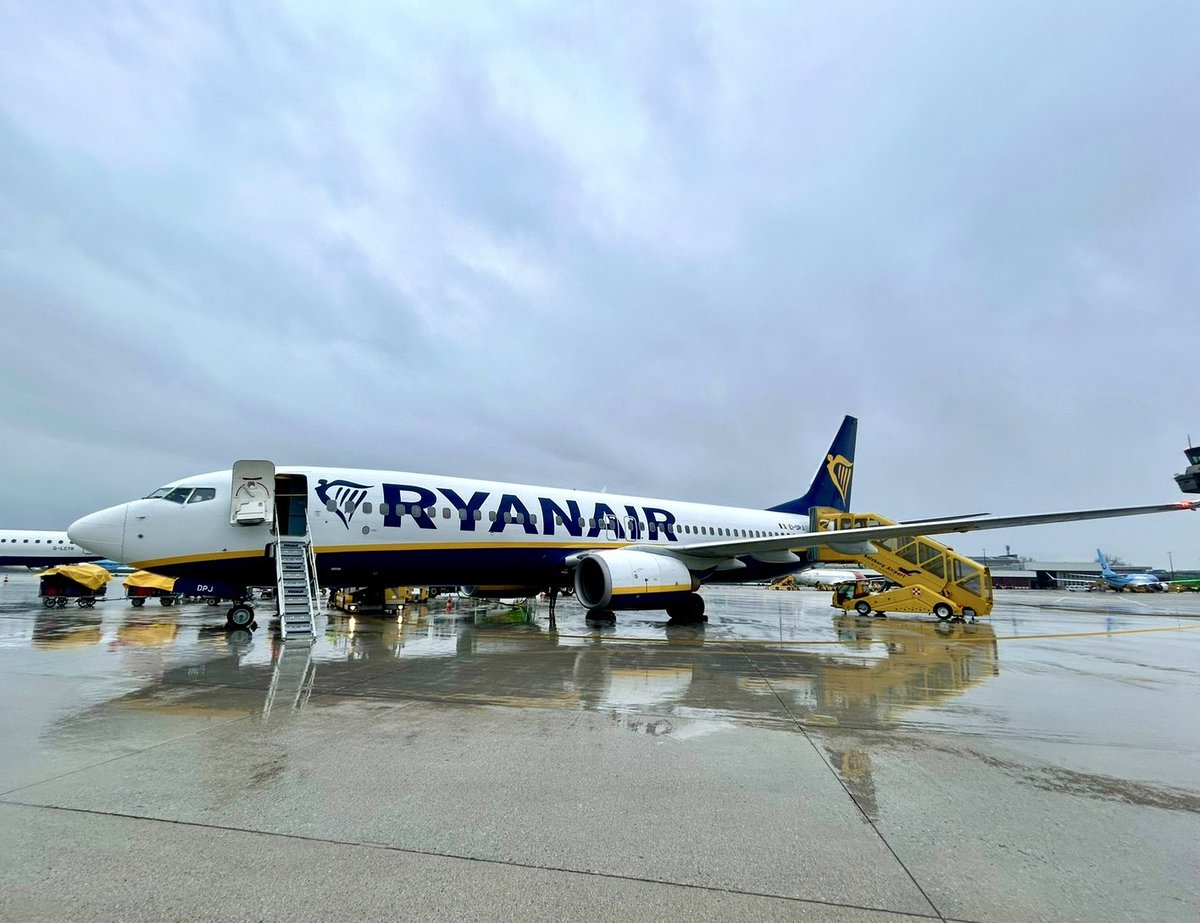 HofmannAviation's tweet image. #TVwork today with ORF ZiB2 here at Vienna Airport. I was talking with Mona Harfmann not only about the LCC development here in Vienna, but also the wet-lease quota of aircraft within the Lufthansa Group and especially at Austrian Airlines. On air, on Sunday.