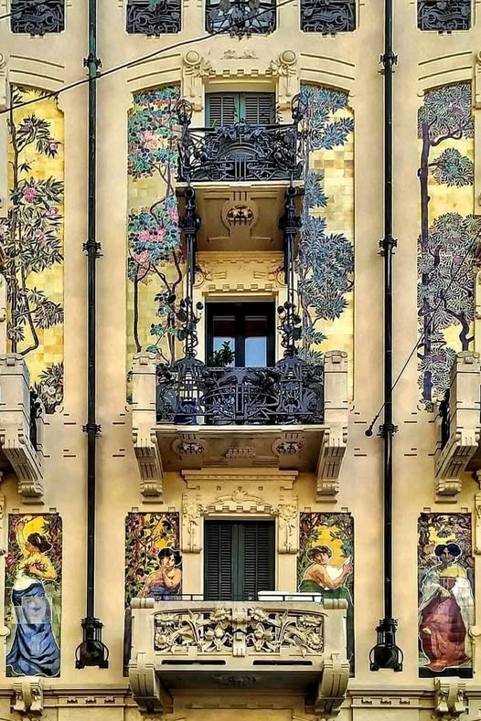 Casa Galimberti (1905) is a masterpiece of Milanese Art Nouveau. Italy 🇮🇹