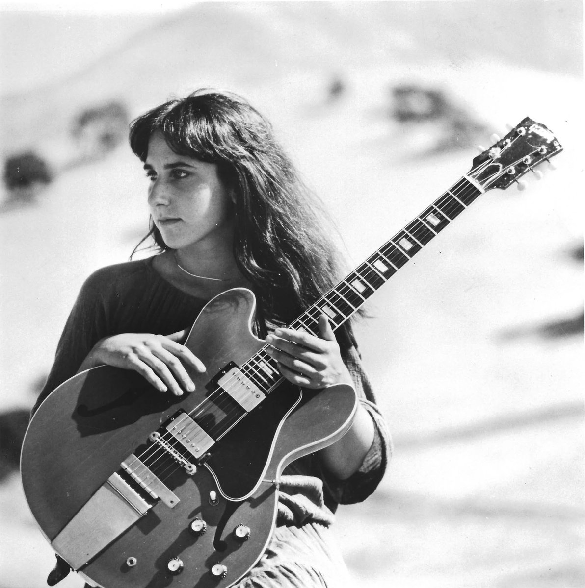 Remembering Emily Remler (1957–1990) on her birthday! A trailblazing jazz guitarist, she left behind 7 albums of hard bop, standards &amp; fusion. Her music remains – catch her terrific tunes on our #GuitarJazz channel today:
JAZZRADIO.com/guitarjazz

•

#EmilyRemler #JazzRadio #Jazz