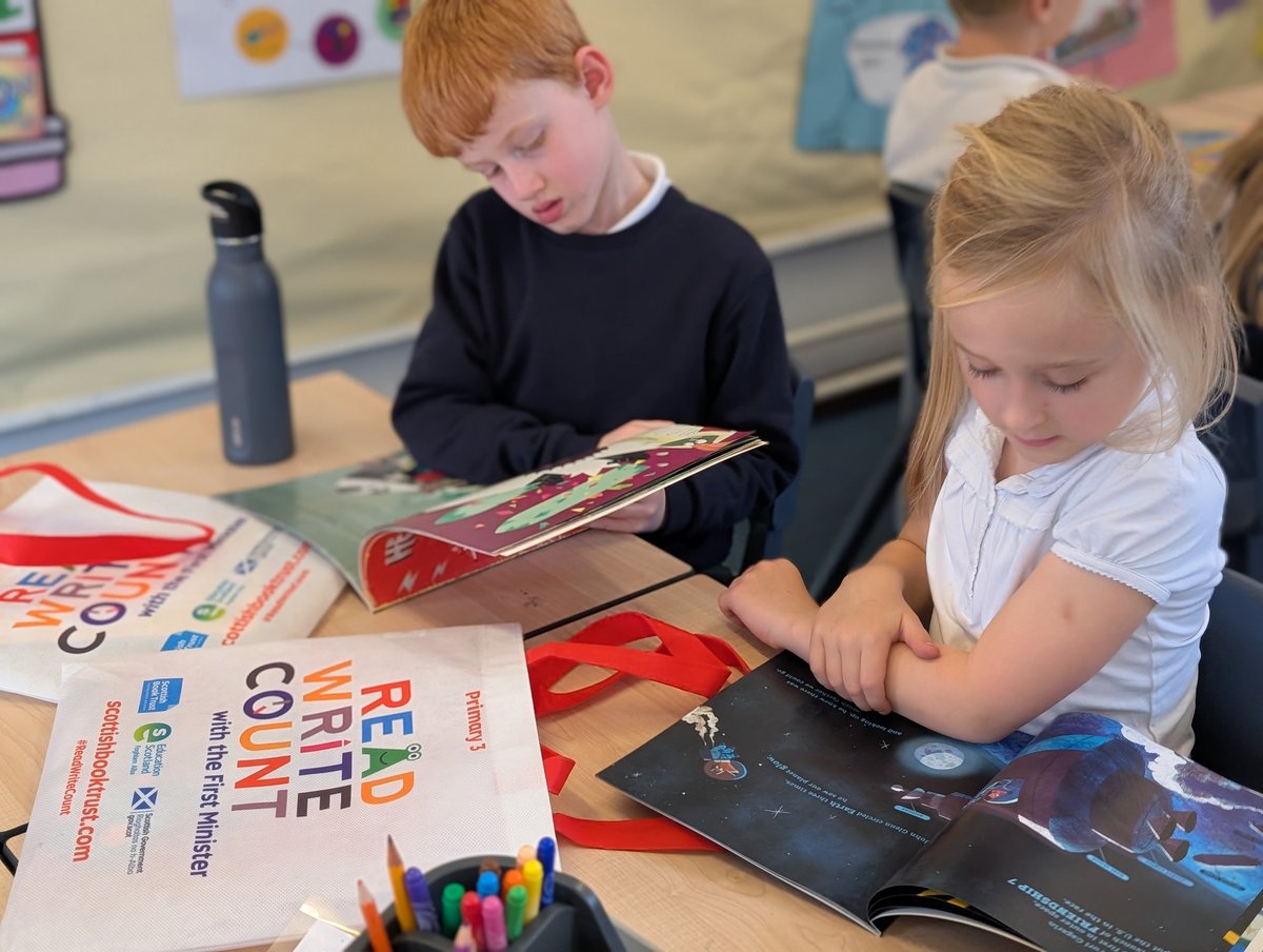 InchturePrimary's tweet image. P2/3 enjoyed exploring their #ReadWriteCount bags they received today from @scottishbktrust @scotgov @EducationScot 📚📝🧮  #TeamInchture #focusing #curiosity #sensemaking #Article3 #Article17 #Article28