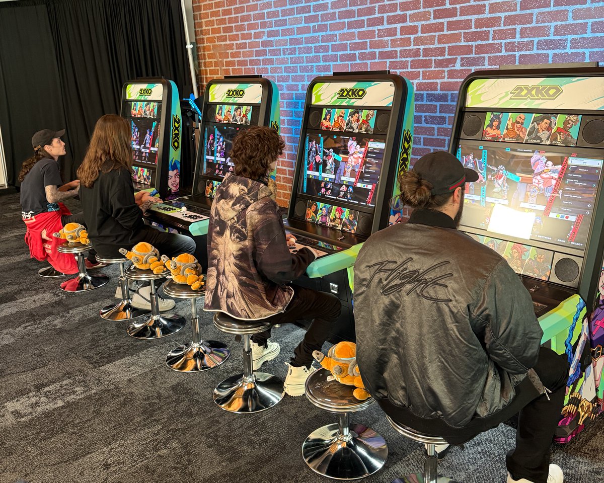 blitzがライアット本社にpolyphiaを案内