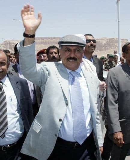 في سبتمبر من كل عام نتذكر تنقلات الشهيد الزعيم الصالح #علي_عبدالله_صالح بين المحافظات لافتتاح ووضع حجر الأساس للمشاريع الخدمية والتنموية  تجسيدا لأهداف الثورة السبتمبرية 
رحم الله الزعيم وكل شهدائنا الابرار وشهداء الثورة والجمهورية ولا نامت أعين الجبناء #تحيا_الجمهورية_اليمنية