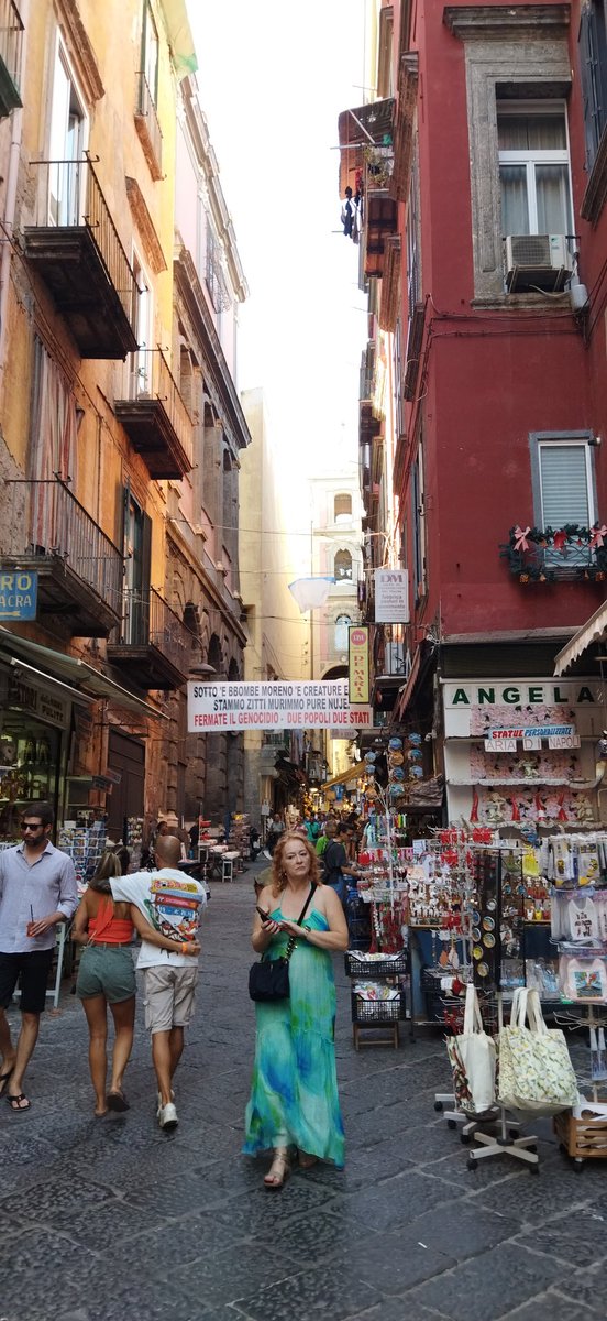 Io sono ancora qua.
Eh, già!

#BuonaSerataATutti 💫