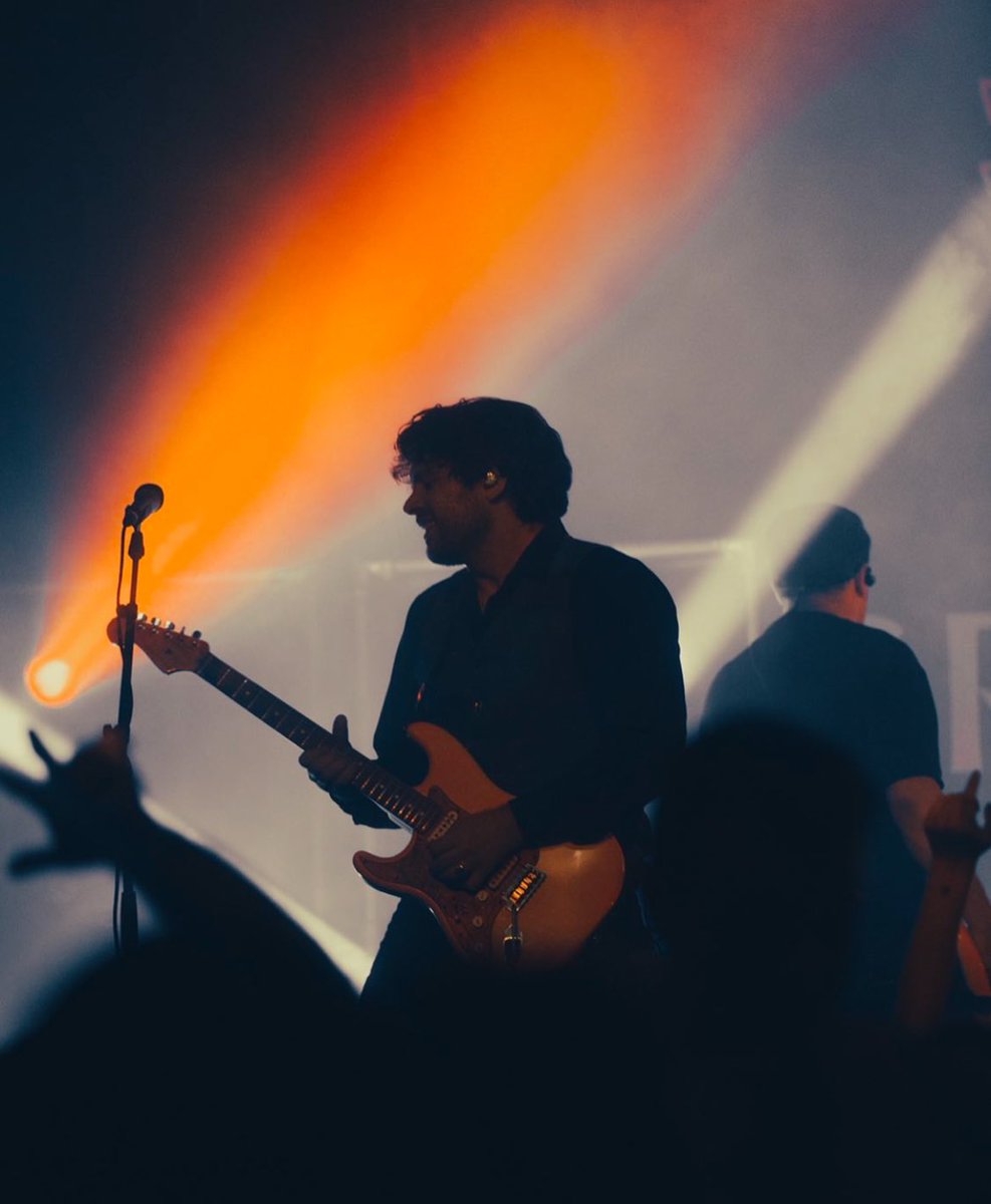 SomeKynedaMagic's tweet image. Working on my dating profile. How’s this?:

30-ish. Professional musician. Good with my hands. Jetsetter. Philly fan. Football and baseball enthusiast. My dog needs a mom.