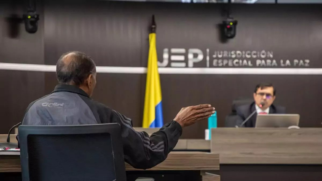🇨🇴 | Colombia's Special Jurisdiction for Peace issued its first ruling against seven former FARC leaders for their involvement in more than 21,000 kidnappings, among other war crimes and crimes against humanity, between 1993 and 2012. Read the FARC profile: