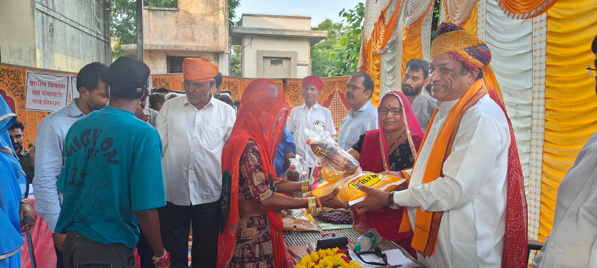 #SNSPA
केबिनेट मंत्री श्री जोराराम जी कुमावत द्वारा पाली जिले के ग्रामीण सेवा शिविर कोलीवाड़ा(सुमेरपुर) में टीबी मरीजों को निक्षय किट वितरित किए व(पाली ग्रामीण)में आयोजित कैम्प में टीबी रोग के बारे में विस्तृत जानकारी ली <a href="/TbDivision/">Central TB Division | #TBMuktBharat</a> <a href="/MoHFW_INDIA/">Ministry of Health</a> <a href="/Rntcp_Rajasthan/">TB Mukt Bharat- Rajasthan</a> <a href="/nhm_rajasthan/">Medical & Health Deptt. Rajasthan</a>