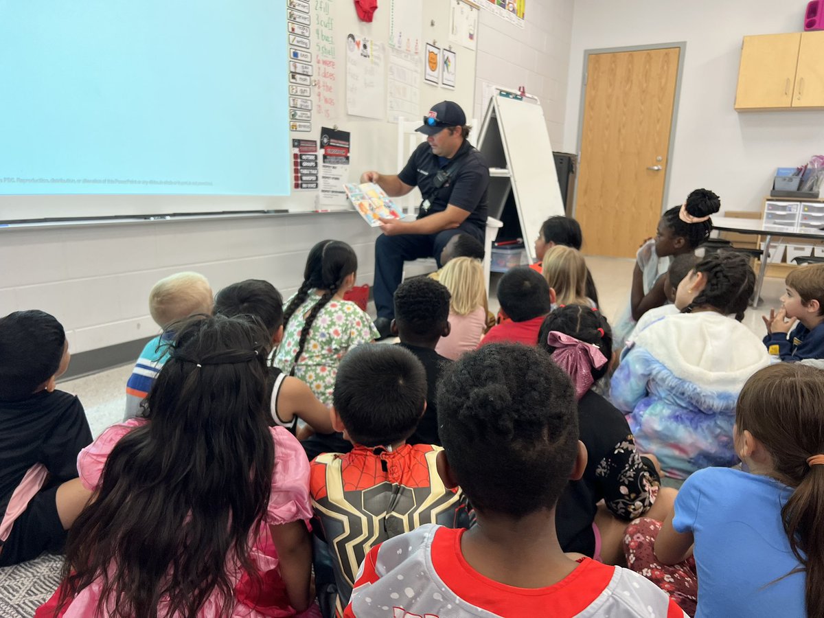 fcsdcentral's tweet image. 1st graders at Central got a special treat from our Fairfield Firefighter visit today!