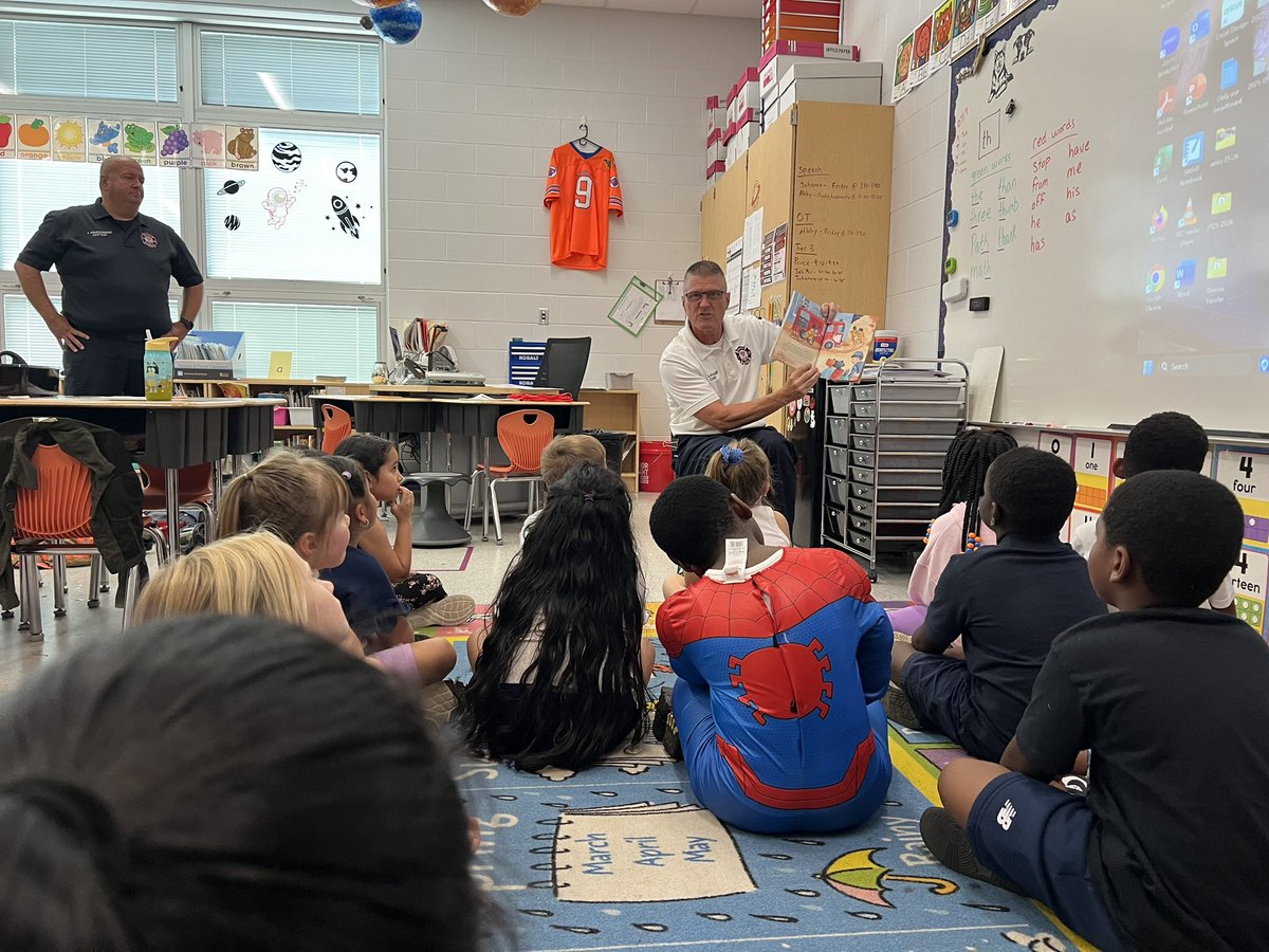 fcsdcentral's tweet image. 1st graders at Central got a special treat from our Fairfield Firefighter visit today!