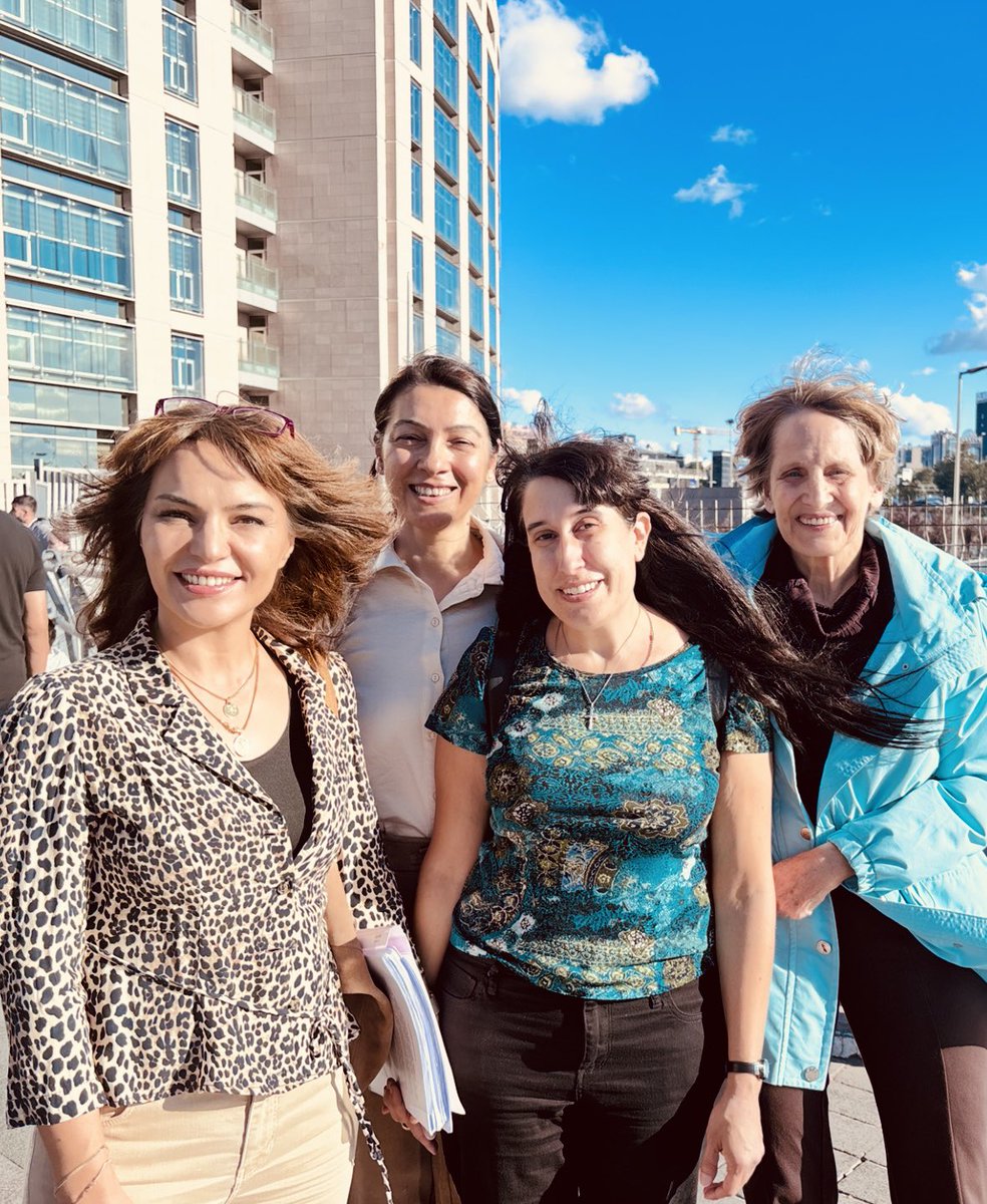 Uluslararası İşkencenin Kaldırılması ve İşkenceden Kurtulanların Desteklenmesi Koalisyonu Yöneticisi Sayın Andrea Barron ve Uluslararası Din ve Diplomasi Merkezi Kıdemli Program Direktörü
Rebecca Cataldi binlerce kilometre yol gelerek #kızçocukları davasının 3 duruşmasına