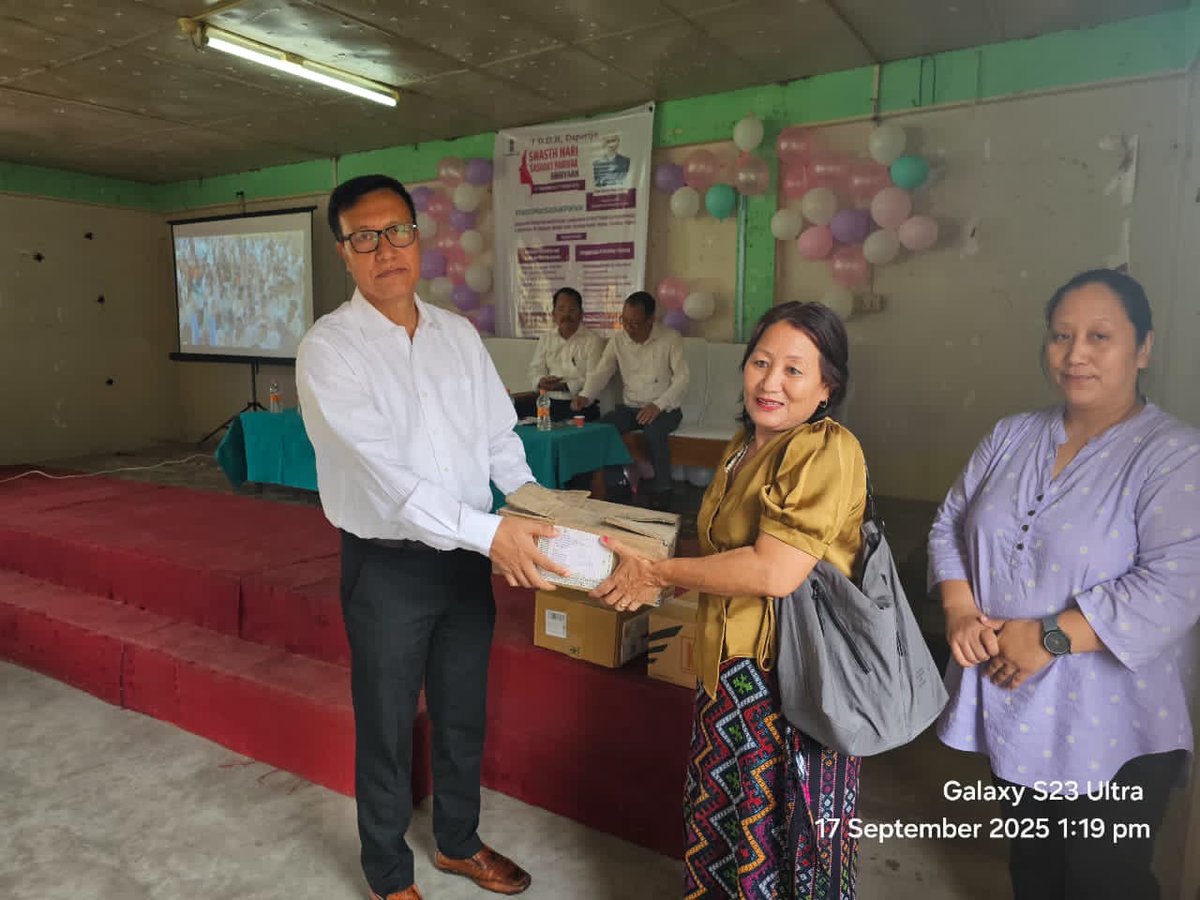 TbPrograme's tweet photo. Distribution of Food Basket to 2 patients adopted by Shri Tasso Gambo DC Upper Subansiri, 1 patient DMO Dr. Emo Basar and 1 patient Dr. Takke Dulom Senior Gynaecologist TDDHD . Total 6 Ni-kshay Mitras registered, 6 Sputum samples collected out of 26 Screened. https://t.co/sF3RWuPxw5