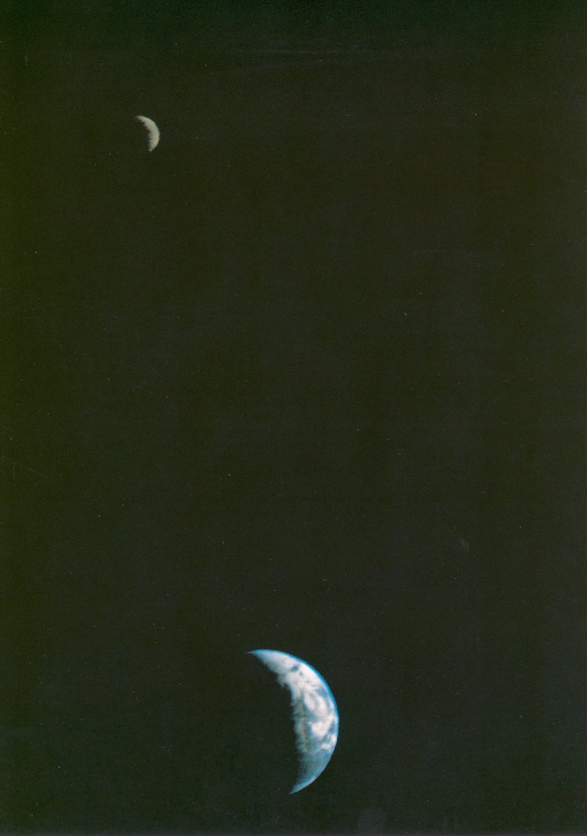 airandspace's tweet photo. On #TDIH in 1977, Voyager 1 took this image of the Earth and Moon in a single frame, captured from 7.25 million miles away. It was the first of its kind taken by a spacecraft. https://t.co/b1wfw1yleV