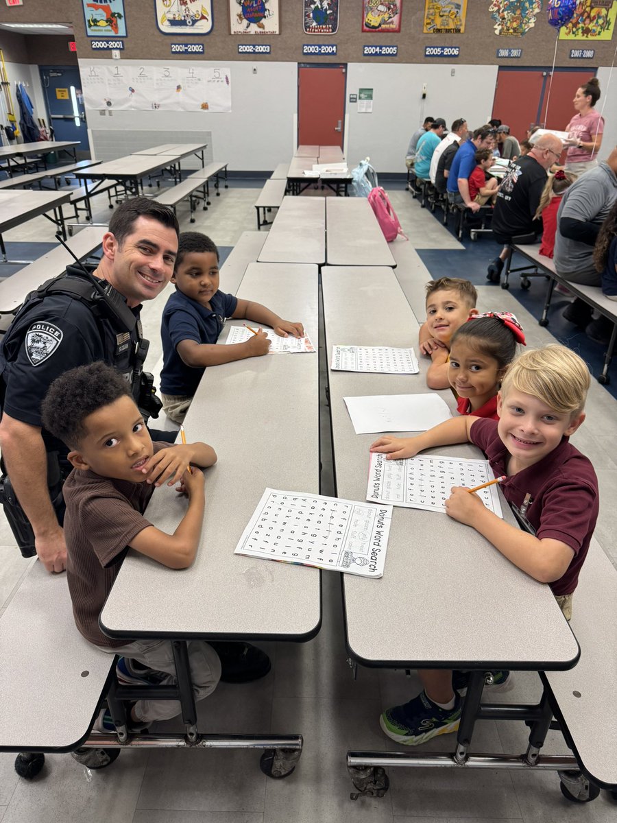 Diplomat_Elem's tweet image. Day 1 of Donuts with Dad #leetweets