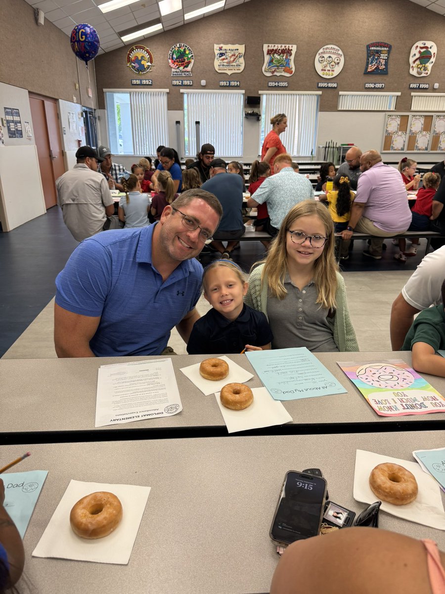 Diplomat_Elem's tweet image. Day 1 of Donuts with Dad #leetweets