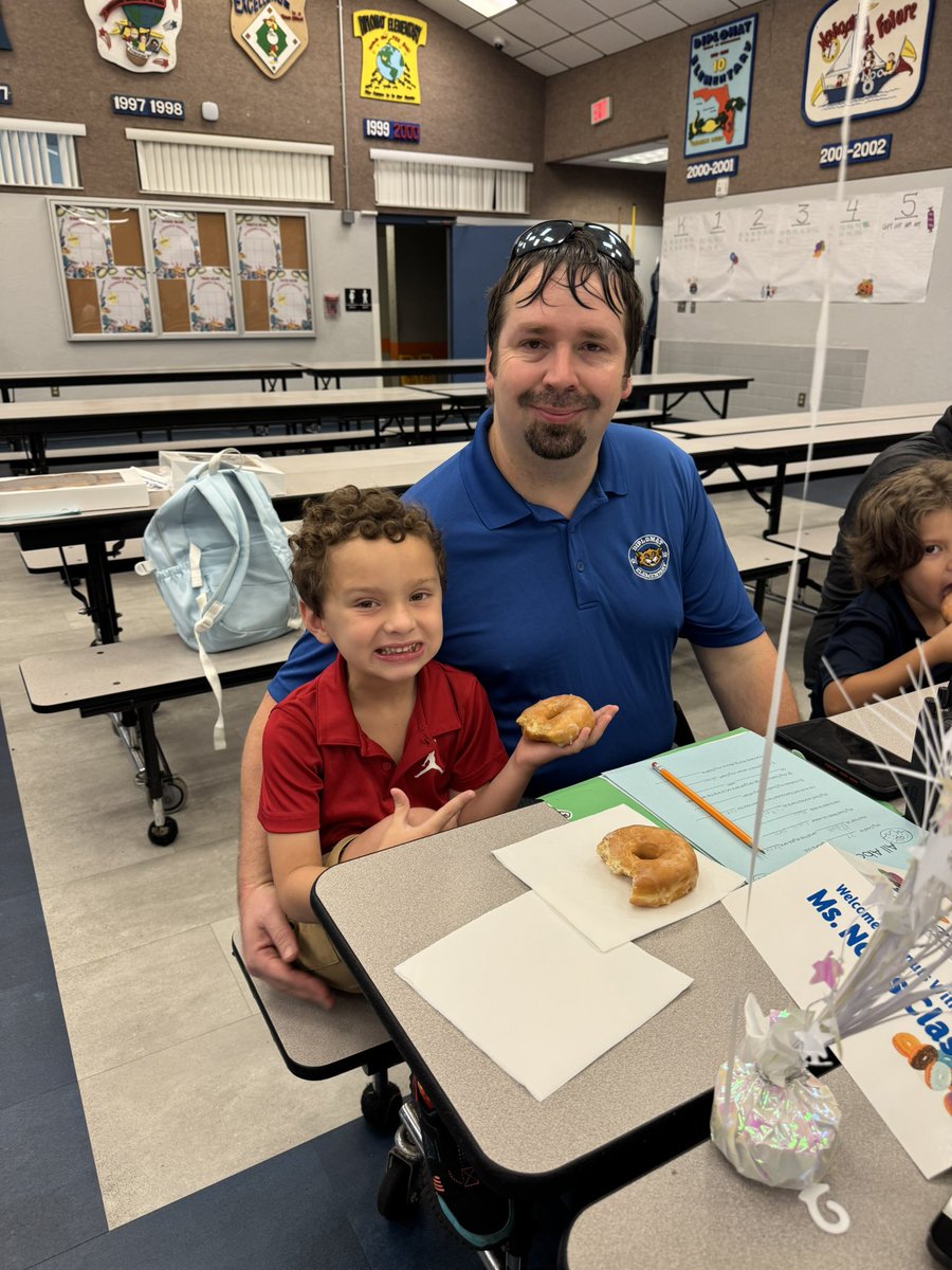 Diplomat_Elem's tweet image. Day 1 of Donuts with Dad #leetweets