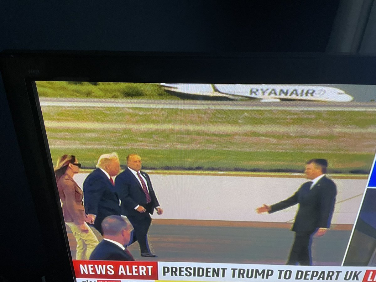 andrewmon3's tweet image. Is the @POTUS flying back to the States on @Ryanair ✈️🇮🇪