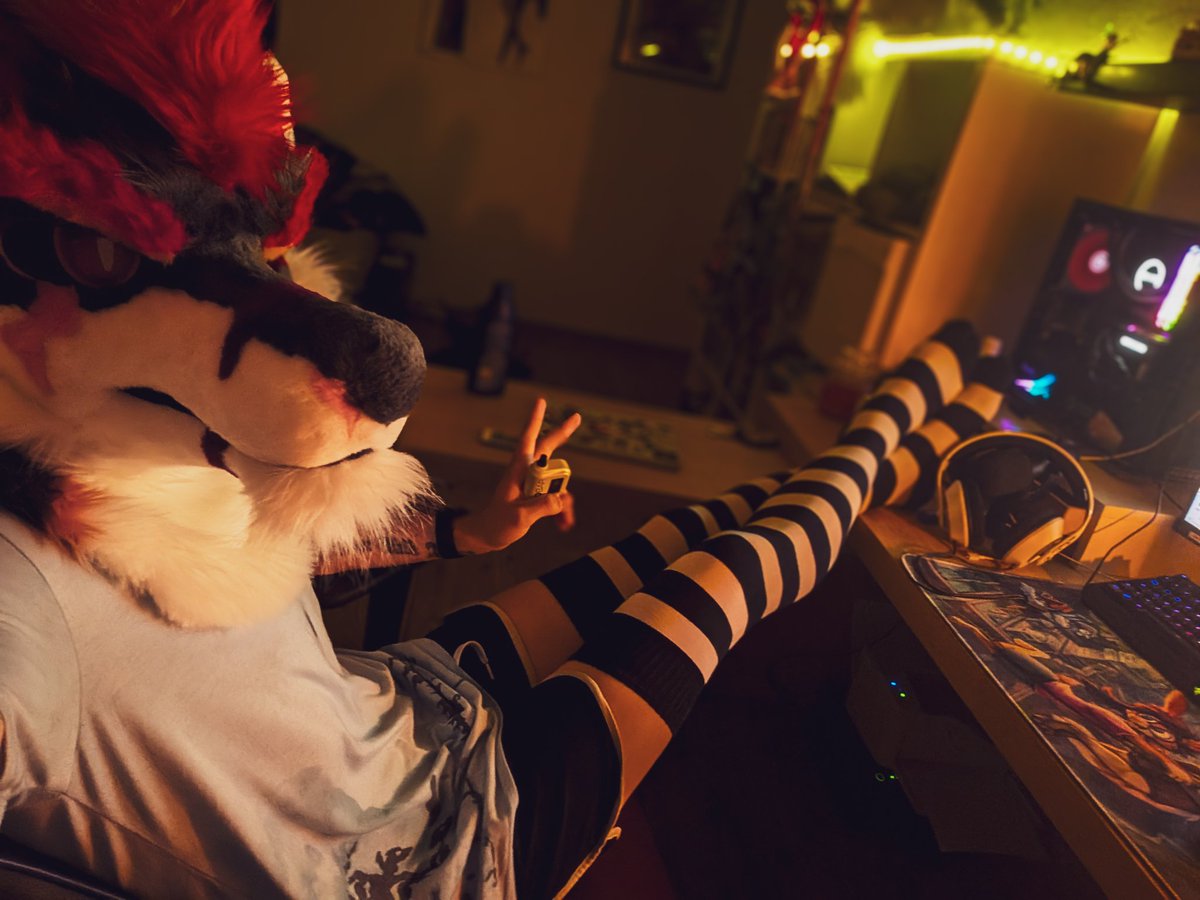 That feeling when it's the perfect night for a long gaming session... The only thing missing is you...😘