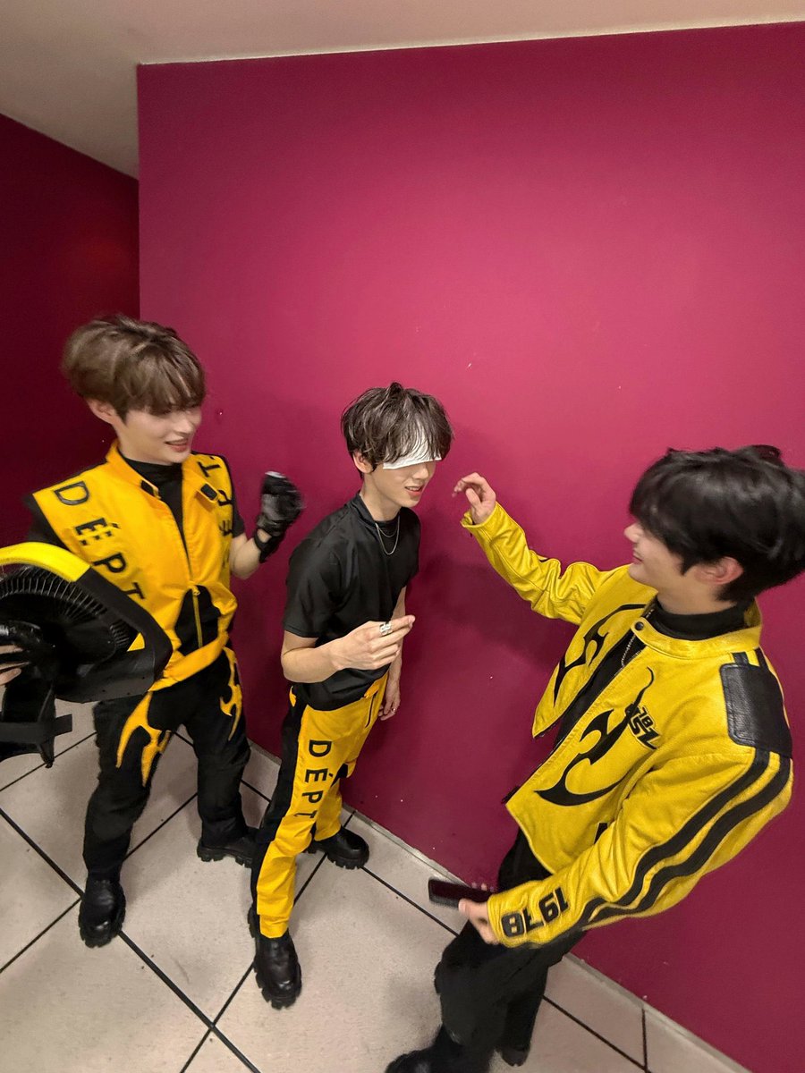 _📸 𓄵 160925 PLUS CHAT

Yujin apparaît sur trois photo posté par Gyuvin (<a href="/KIMGYUVINFR_FAN/">GYUVIN FRANCE</a>) sur +chat 

#HANYUJIN #유진 #ZB1 #YUJIN #ZEROBAESONE #한유진 #제로베이스원