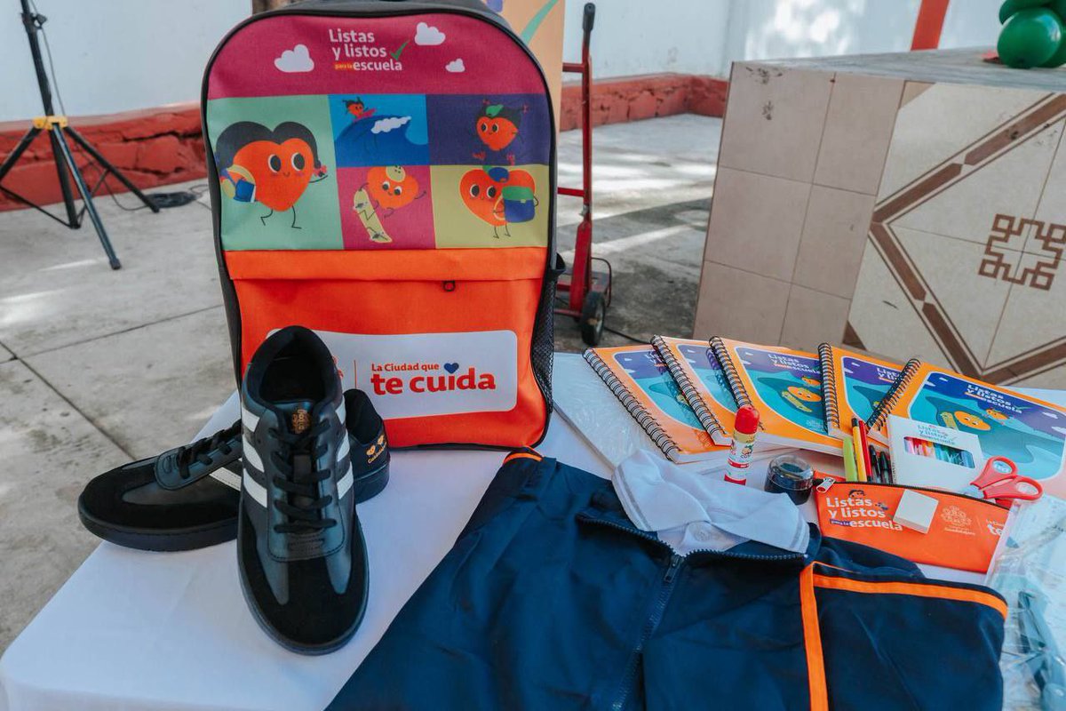 En Guadalajara todas las niñas, niños y adolescentes están recibiendo útiles, mochilas, uniformes y tenis gratuitos para que nadie se quede sin estudiar por falta de herramientas.

Gracias a nuestro Gobernador <a href="/PabloLemusN/">Pablo Lemus Navarro</a> por ayudarnos a que esto sea posible. 

Así nos fue en la