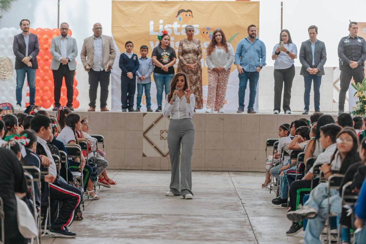 VeroDelgadilloG's tweet image. En Guadalajara todas las niñas, niños y adolescentes están recibiendo útiles, mochilas, uniformes y tenis gratuitos para que nadie se quede sin estudiar por falta de herramientas.

Gracias a nuestro Gobernador @PabloLemusN por ayudarnos a que esto sea posible. 

Así nos fue en la…