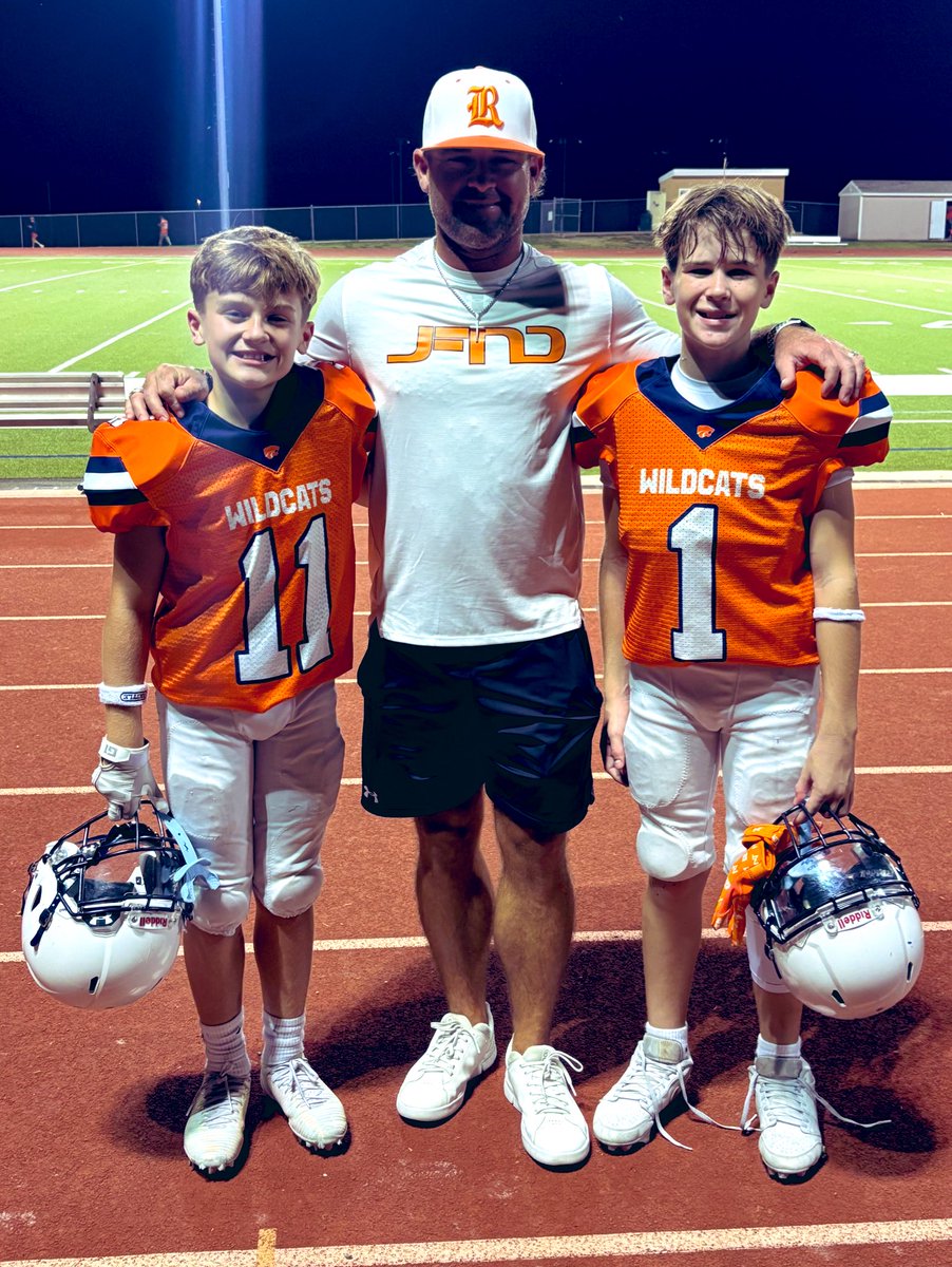 CoachBrooks22's tweet photo. Tuesday night was a blast! To be out on the field with Williams and Utley knowing that they are all future Jackets was amazing. What a great group of young men with a bright future ahead!
#JFND l #FutureJackets https://t.co/zd29lSj02P