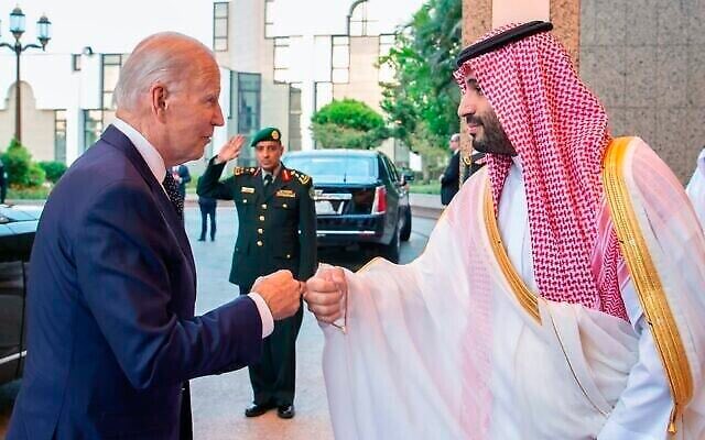 alrougui's tweet photo. السياسية السعودية ..
يقودها قوي ، يعرف ماذا يفعل لمصلحة بلاده .. 

هذه الصور الثلاث تشرح لك https://t.co/R6Cp3baIBJ