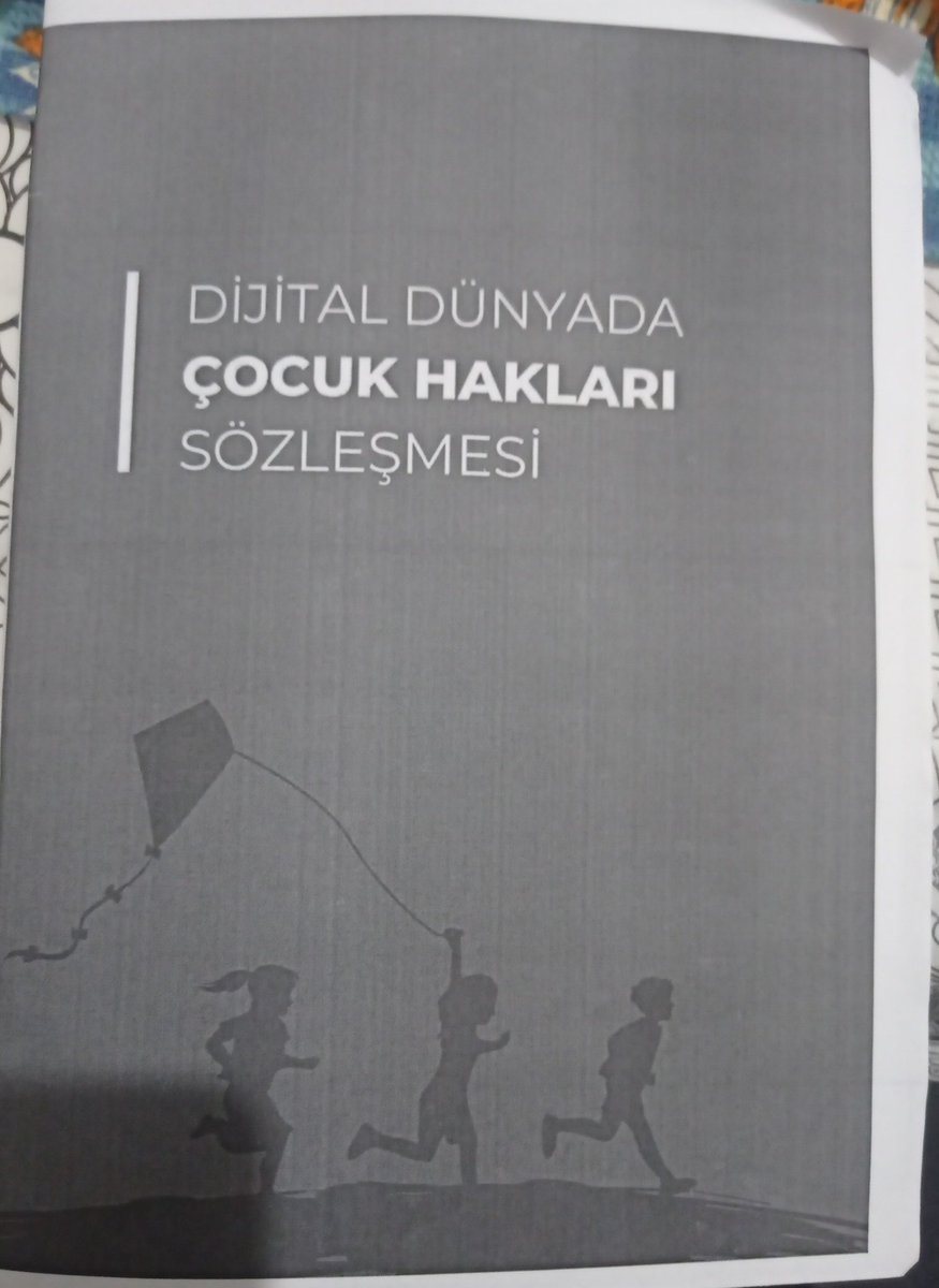 Okuldan böyle bir kağıt vermişler.13 maddelik bir sözleşmeymiş.Karekodu okutup sözleşmeyi imzalayın demiş oğlumun öğretmeni.Bilgi sahibi olan var mı arkadaşlar?