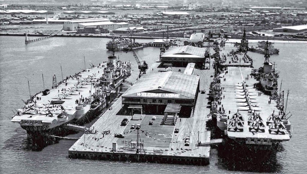 FlMichele69's tweet photo. Aircraft carrier

CV #HMSImplacable R86 
CV #HMSIndefatigable R10 
Implacable Class
CVL #HMSGlory R61 
Colossus Class

📷 January 1946 #Melbourne #Australia 

@RoyalNavy 🇬🇧 https://t.co/QfeQam5rhe