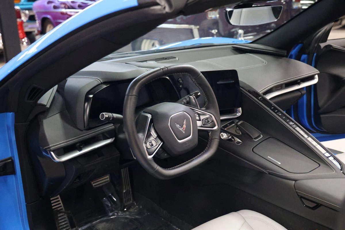 HemmingsNews's tweet image. 2021 Corvette Stingray 3LT Convertible 💎

Rapid Blue w/ stripes, 495hp mid-engine V8, Tremec DCT, Z51 package, Magnetic Ride &amp;amp; pure fighter jet-leather-wrapped cockpit.

Available Now bit.ly/42gyt3x

#Hemmings #HemmingsFinds #CorvetteC8 #C8Stingray #ChevyCorvette