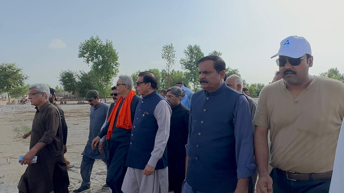 PPP Punjab (@ppppunjabsm1) on Twitter photo سابق وزیر اعظم راجہ پرویز اشرف، جنرل سیکرٹری پی پی وسطی پنجاب سید حسن مرتضیٰ اور پارٹی عہدیداران نے اڈہ پٹھان کوٹ کا دورہ کیا۔
سیلاب متاثرہ خاندانوں سے ملاقات کی اور ان کے دکھ درد میں شریک ہوئے۔
پی پی پی قیادت کی جانب سے متاثرین میں امدادی سامان بھی تقسیم کیا گیا۔
<a href="/RPAPPP/">Raja Pervez Ashraf (Official)</a> سابق وزیر اعظم راجہ پرویز اشرف، جنرل سیکرٹری پی پی وسطی پنجاب سید حسن مرتضیٰ اور پارٹی عہدیداران نے اڈہ پٹھان کوٹ کا دورہ کیا۔
سیلاب متاثرہ خاندانوں سے ملاقات کی اور ان کے دکھ درد میں شریک ہوئے۔
پی پی پی قیادت کی جانب سے متاثرین میں امدادی سامان بھی تقسیم کیا گیا۔
<a href="/RPAPPP/">Raja Pervez Ashraf (Official)</a>