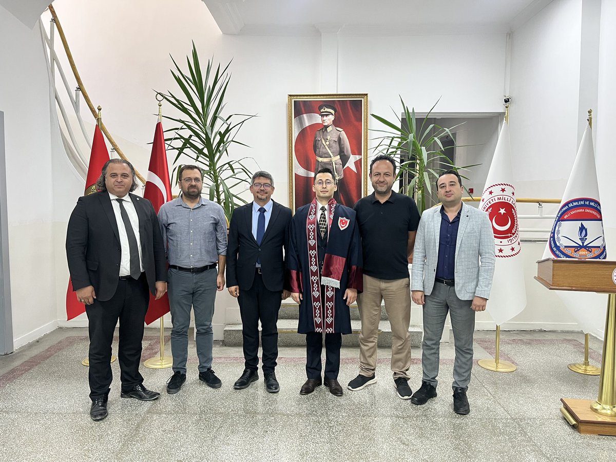 Bugün “‘Terörizme Karşı Savaş’ Stratejisinde Devlet Dışı Silahlı Aktörlerin Vekil Aktör Olarak Kullanılması ve Güvenlik Gücü Yardımı: ABD-YPG Terör Örgütü Örneği” başlıklı doktora tez çalışmamı başarı ile savunarak Doktor unvanı aldım.

Türk milleti için üretmeye devam edeceğiz.