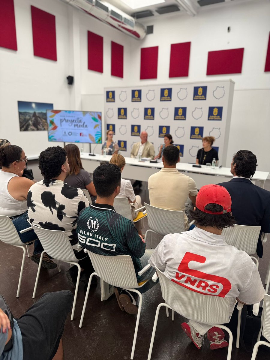 GranCanariaMC's tweet image. ✨ El Cabildo de Gran Canaria apuesta por el talento joven con #ProyectaModa: prácticas remuneradas para futuros profesionales de la moda gracias a #GranCanariaModaCálida y @fulp.

🧵 Creatividad, empleo y futuro.
#ModaConFuturo #TalentoJoven