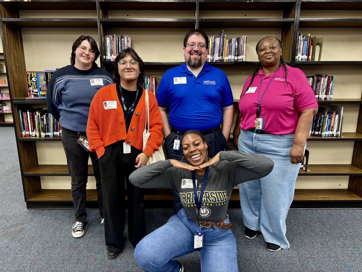 VaughanReads's tweet image. A big THANK YOU to Rob Nunez and his staff @harriscountypl High Meadows Branch for partnering with us to get library cards in the hands of our @HambrickMS_AISD Hawks! @aldinelibraries #librarycardsignupmonth