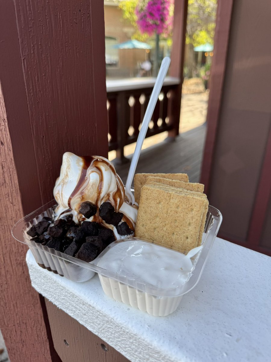 Try our NEW S’more Nachos! 🔥 

Vanilla ice cream topped with chocolate syrup and brownie pieces, paired with graham crackers, and served with marshmallow dipping sauce! 

Open 11am-9pm