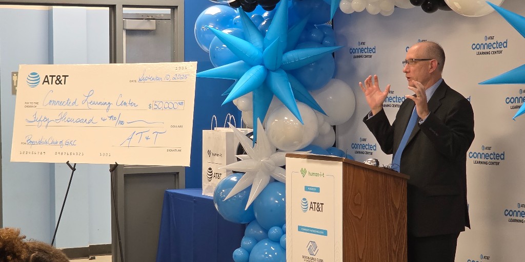 HelpKCKids's tweet image. 📢 Exciting news! With @ATT, we’ve opened a new Connected Learning Center at our Thornberry Unit—providing free internet, computers &amp;amp; digital resources to KC youth. Plus, 125 laptops + $50K for programming support! 💻 #GreatFutures #ConnectedLearning #HelpKCKids