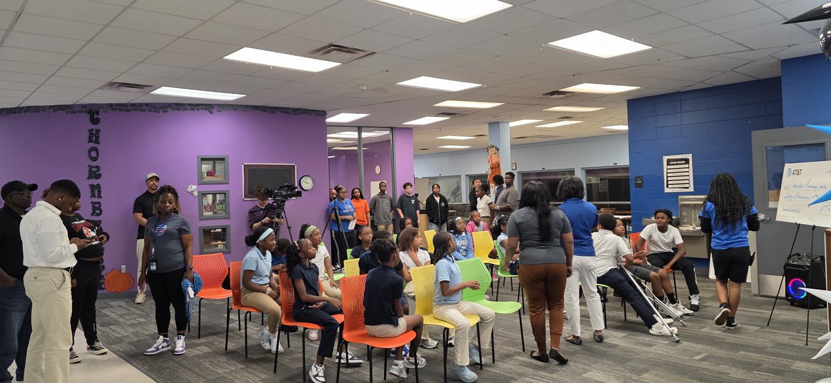 HelpKCKids's tweet image. 📢 Exciting news! With @ATT, we’ve opened a new Connected Learning Center at our Thornberry Unit—providing free internet, computers &amp;amp; digital resources to KC youth. Plus, 125 laptops + $50K for programming support! 💻 #GreatFutures #ConnectedLearning #HelpKCKids